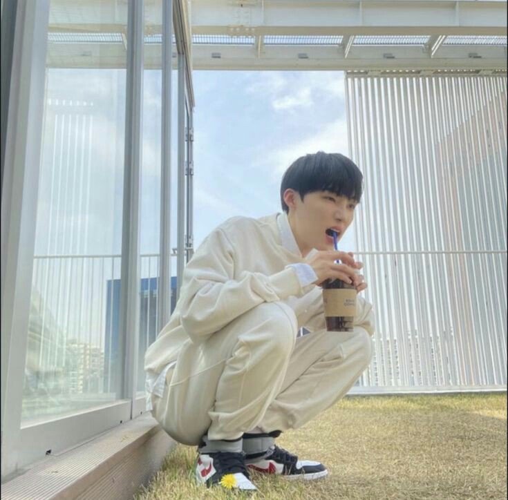 ⠀

         ARKIE.⠀ SNS POSTS !!

               110321  1O : 08 AM
      📍 3545 Wellington Crescent, North Vancouver, Bc V7R 3B3, Canada.
   
ㅤ