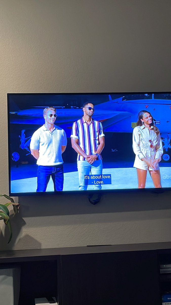 jmanual12's tweet photo. Annoying ad. #TheBacheloretteABC #TheBachelorette https://t.co/RjweBkkYLH