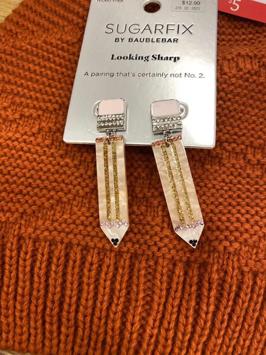 taylorcjmedlock's tweet photo. I love pencils, but pencil earrings, hmm... no thank you.🙂 https://t.co/OnsoHy5K9R