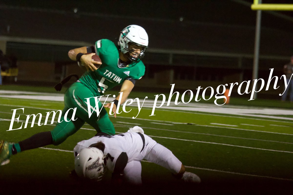 EmmaWiley's tweet photo. Great win against white oak Friday night (35-14)…up next, Sabine 💚🦅 https://t.co/I0zR52InJo