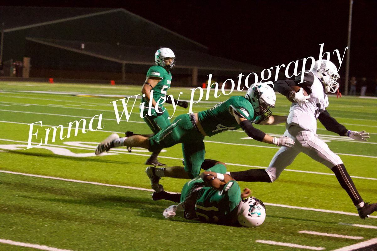 EmmaWiley's tweet photo. Great win against white oak Friday night (35-14)…up next, Sabine 💚🦅 https://t.co/I0zR52InJo
