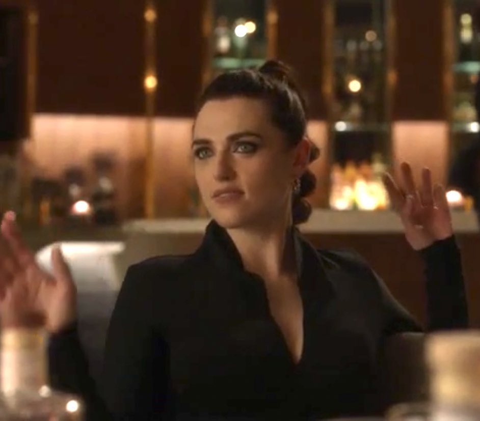fuckingswen's tweet photo. A vibe Saskia que a Lena estava nessa festa o que significa que a vibe tbm era bissexual https://t.co/sANrFanBTk