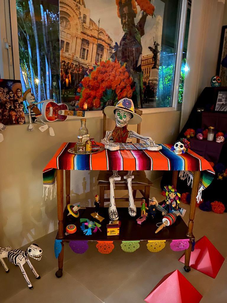 SRE_mx's tweet photo. 💀 El altar mexicano de @EmbaMexFil.

#DíadeMuertos🇲🇽🇵🇭 https://t.co/gwFMQ9QQXP