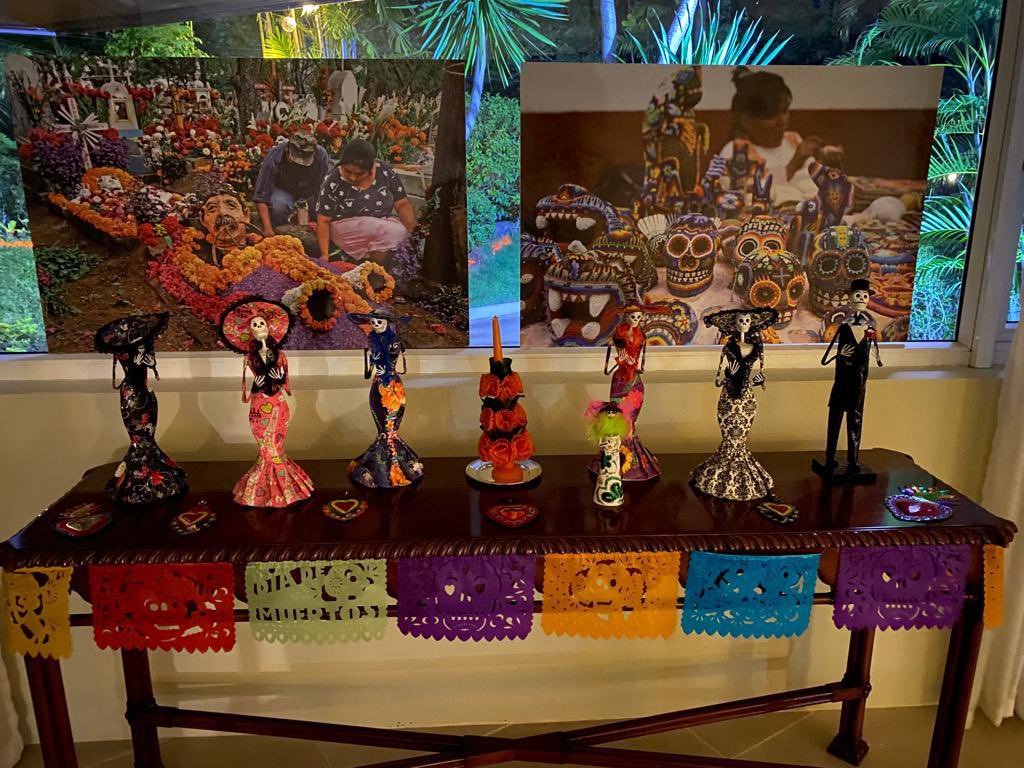SRE_mx's tweet photo. 💀 El altar mexicano de @EmbaMexFil.

#DíadeMuertos🇲🇽🇵🇭 https://t.co/gwFMQ9QQXP