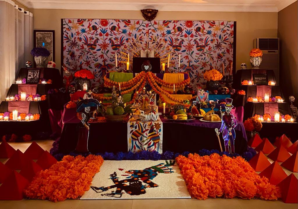 SRE_mx's tweet photo. 💀 El altar mexicano de @EmbaMexFil.

#DíadeMuertos🇲🇽🇵🇭 https://t.co/gwFMQ9QQXP