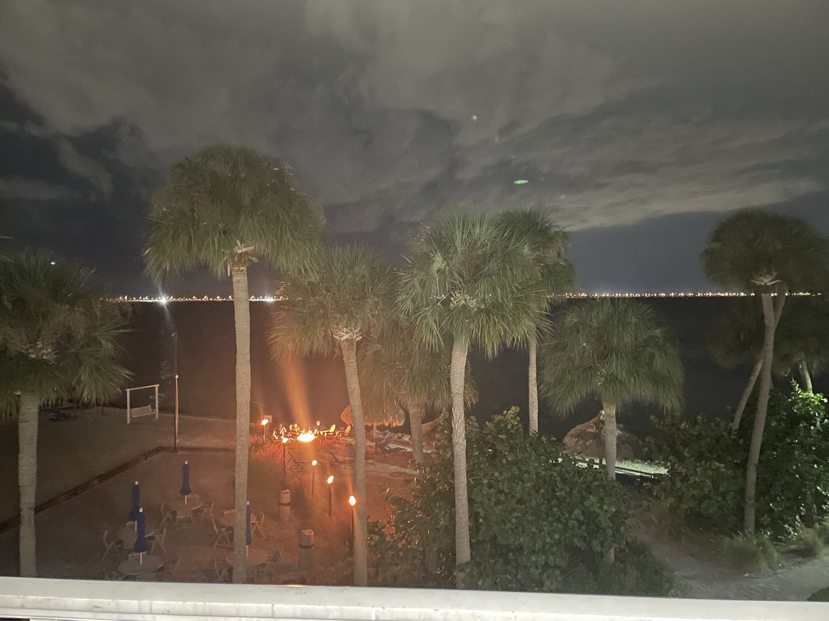 SBoochiez's tweet photo. Vacation time. Hello Tampa, Florida!!!!! https://t.co/VxZLSFEcLt
