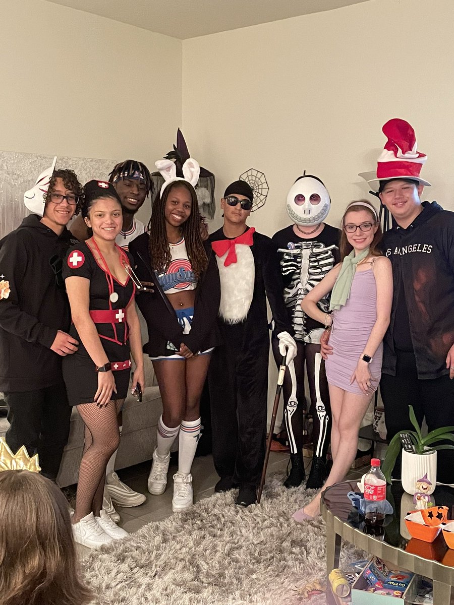cscarpino2002's tweet photo. Had a pretty great Halloween 🎃 https://t.co/m4iCNB6vK0