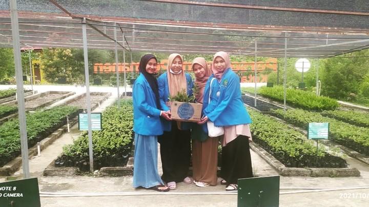 Bpdashlka's tweet photo. Hi Green Generation! Peu Haba #sobathijau?
Do you know, kalau BPDASHL Krueng Aceh punya Persemaian Permanen?
Nah bagi teman-teman yang mau tanam-menanam boleh nih ajukan permohonan dengan syarat dan ketentuan yang berlaku. https://t.co/WovANcgR3q