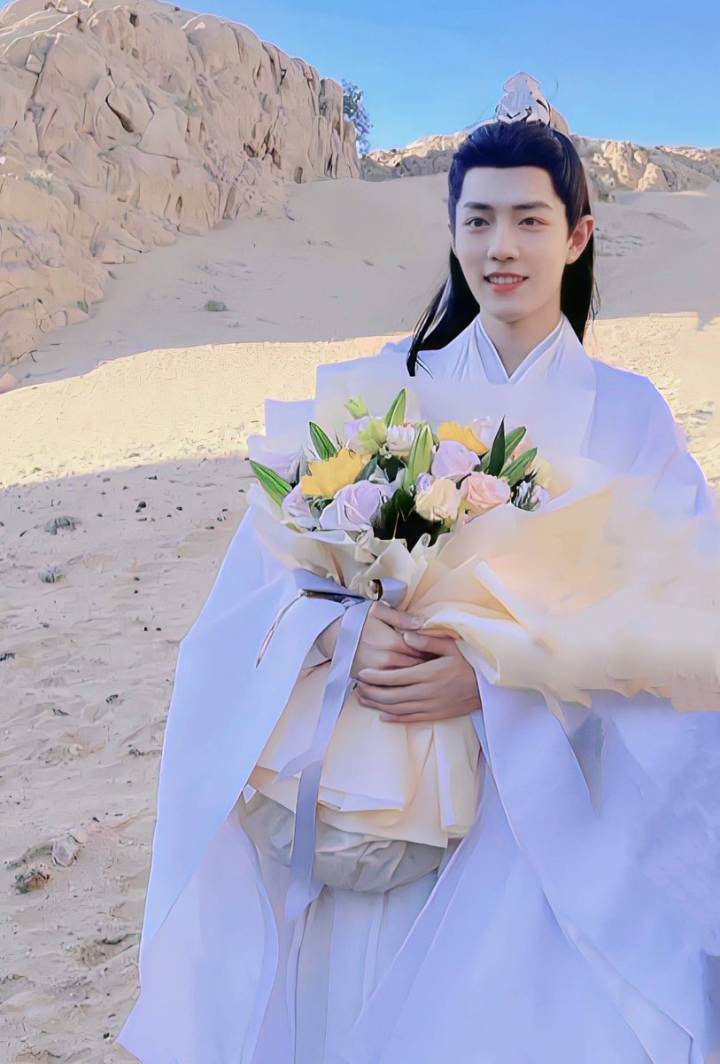 wxyzybxz's tweet photo. The priest Shi Ying’s beauty is so unreal 😭❤️ https://t.co/NYfyqxAOss