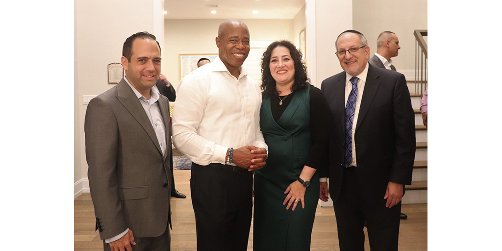 simonwiesenthal's tweet photo. SWC Congratulates NY Mayor-Elect @ericadamsfornyc https://t.co/wrovJpSFHj