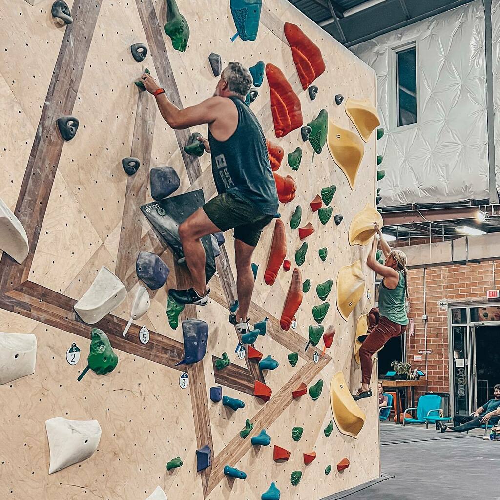 I didn’t realize I was climbing next to the super talented @ilma_val (go watch her video on her Denali ascent) until @natalierosekarney snapped the picture. Fun running in to friends at @armadilloboulders! instagr.am/p/CVzEs-RsP35/
