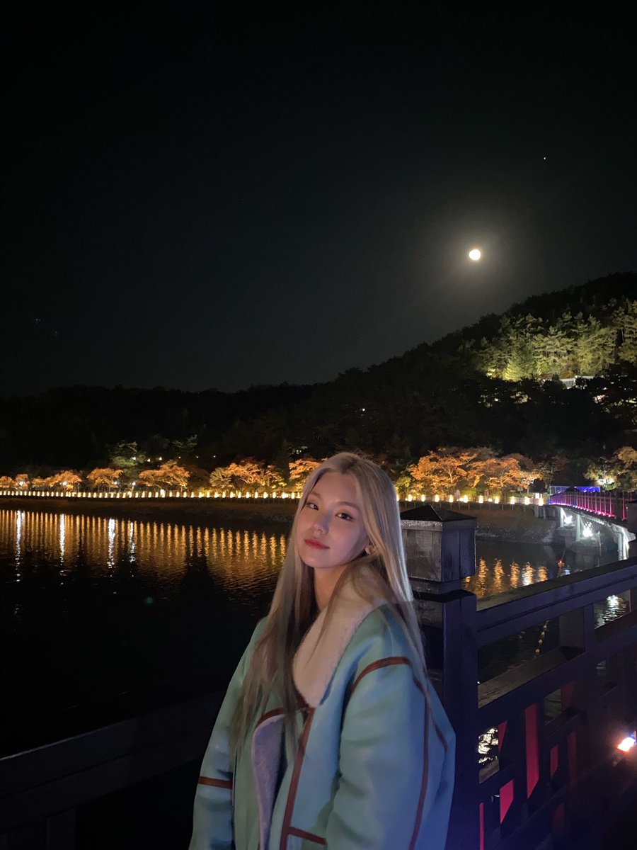 yjszone's tweet photo. [211103] 12:25PM KST

last😘 https://t.co/fMB9uwZCS3