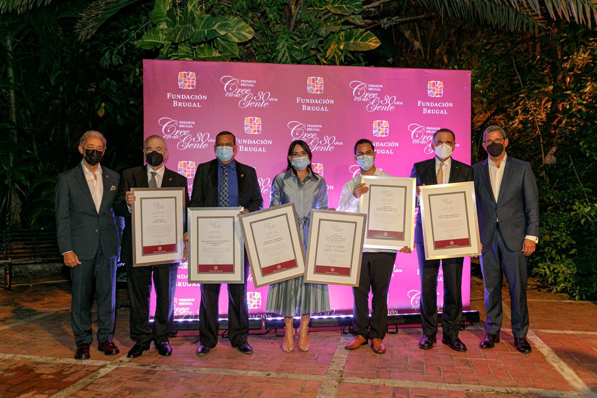 rcavada's tweet photo. Banco de Alimentos RD gana  Premio George Arzeno Brugal 
https://t.co/JinbHkuUPs

Santo Domingo.- El Banco de Alimentos de la República Dominicana(BARD) ganó el Gran Premio George Arzeno Brugal a la InnovaciónSocial y la categoría Asistencia Soc... https://t.co/xQtX6I6dom