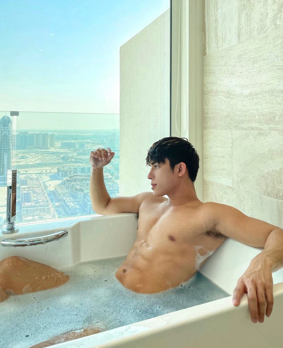 ansonleee's tweet photo. What a nice view 😜 https://t.co/BLstP9Xr2F