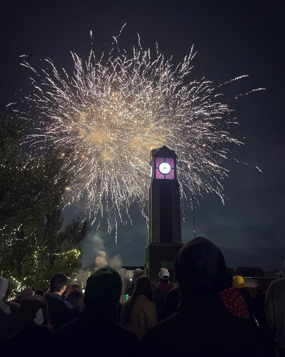 Lighting of the Commons photographed by our very own <a href="/RaeganMeyer/">Raegan Meyer</a> 

You can count on us for more Homecoming coverage throughout the week.  Happy Homecoming, from your Eagle Media team!