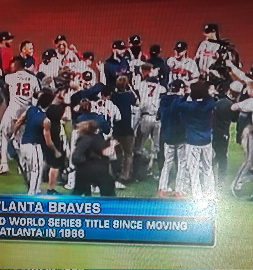 ArturoC69755641's tweet photo. #Cojedes|11:30pm| Los Bravos de Atlanta son los ganadores de la Serie Mundial 2021.#nov02 @Class987FM @luis08quiroz @Juanjosanoja . https://t.co/cX85Ktq1Ud