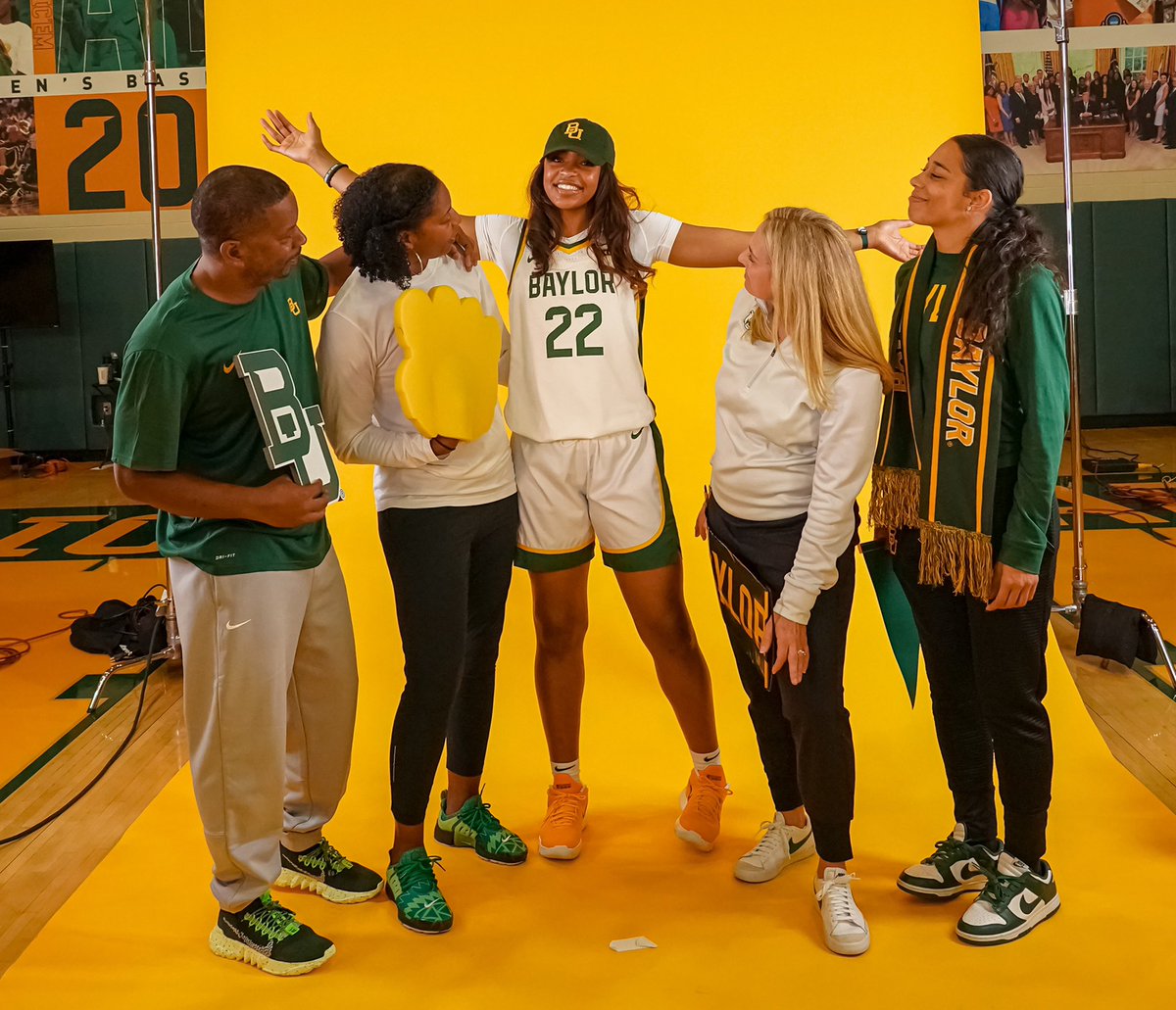 bellafontleroy's tweet photo. Feeling Blessed! Hard work paying off, but not done yet! #SicEm https://t.co/JglLBMpbK5