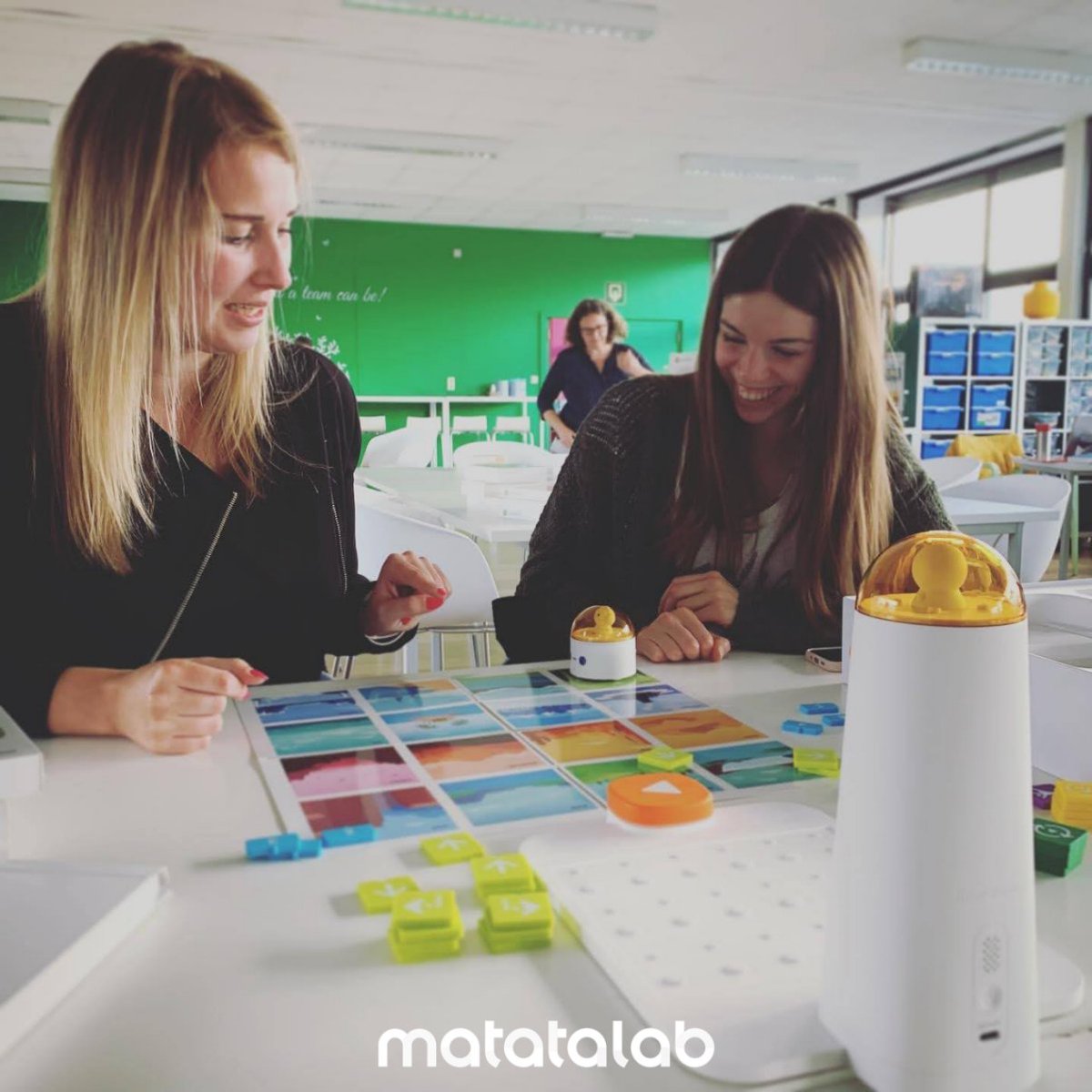 MatataStudioEDU's tweet image. Thanks to FCL Ambassador @bbastiaensen for hosting our teacher workshop at BSGO Het Molentje, Belgium!

3 hours of exploring #Matatalab capabilities, practical experimentation with projects and more...

It&apos;s screenless, easy to use, and fit for all!

#TryMatatalab #PilotProgram