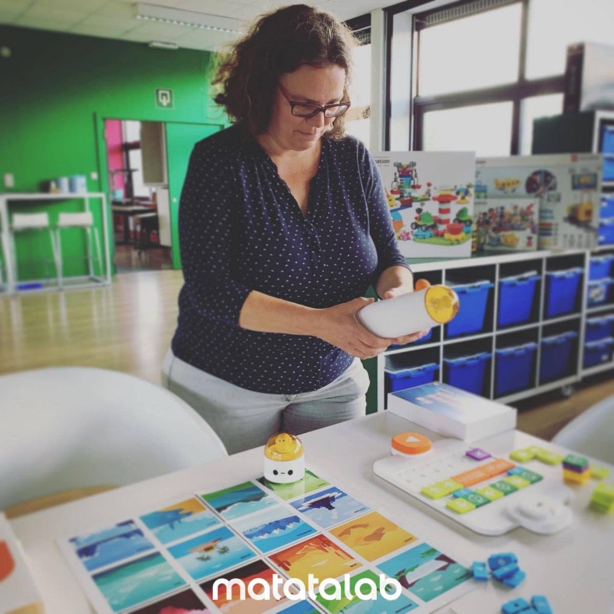 MatataStudioEDU's tweet image. Thanks to FCL Ambassador @bbastiaensen for hosting our teacher workshop at BSGO Het Molentje, Belgium!

3 hours of exploring #Matatalab capabilities, practical experimentation with projects and more...

It&apos;s screenless, easy to use, and fit for all!

#TryMatatalab #PilotProgram