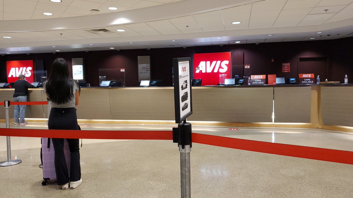 mfouchi's tweet photo. @Avis 30 people in line, 1 person behind counter out of 13 terminals.  10 minutes per person.  2hr drive ahead of me .  This is fun https://t.co/TrfFH5R1TS