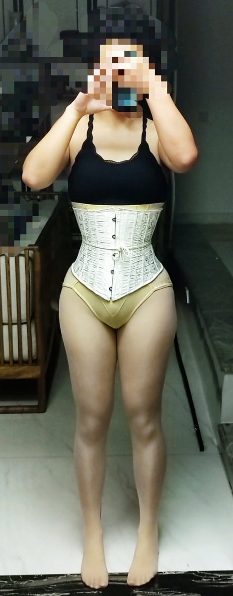 CharleRuff's tweet photo. 谁能想到路上oversize的男生衣服下面是这些呢 https://t.co/fml8e0gxgn