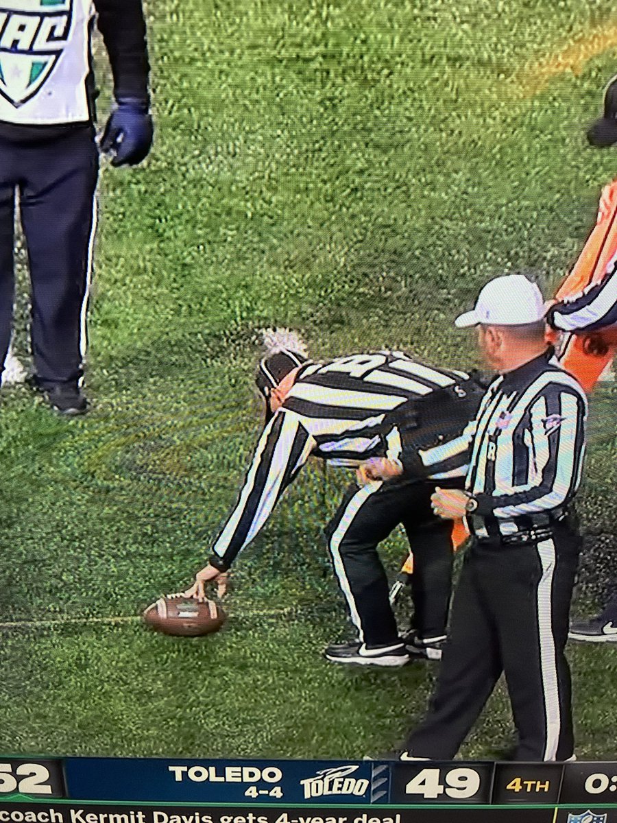 stoolpresidente's tweet photo. Respect the hell out of the refs calling the chains out here https://t.co/0VdTg2Ne8P