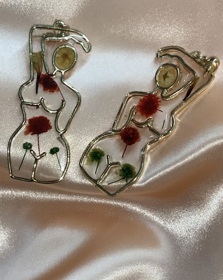 There’s no better way to feel at home than gathering around the table with loved ones. 

These earrings are sure to be a centerpiece this holiday!

tymezco.com | Join now for a chance to win a $50 Gift Card