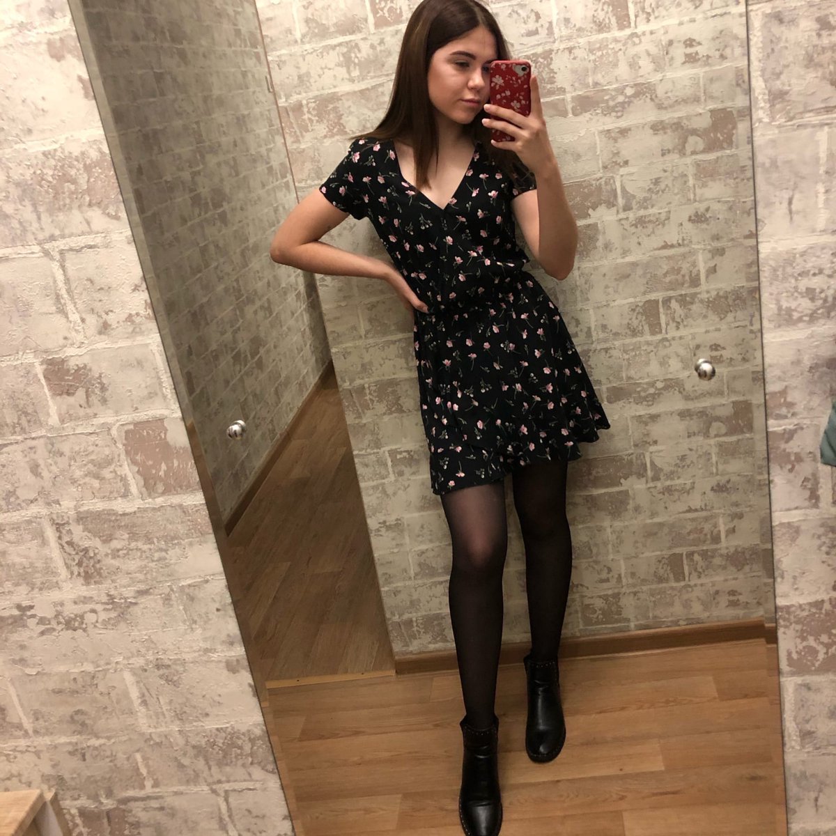 Alinka_Mya's tweet photo. Какой цвет лучше? Блонд или Брюнет https://t.co/ryZV4orX7w
