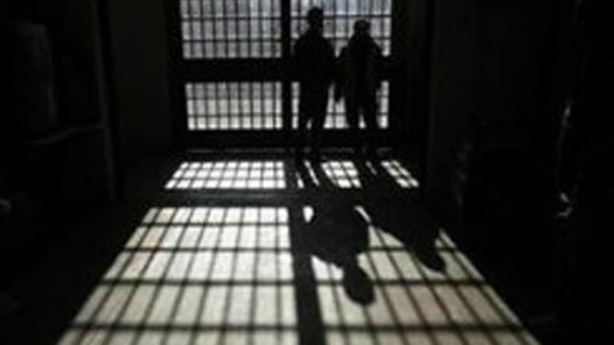 Khaki_Tours's tweet photo. A 27-day stay in prison was well-documented recently. Now hear about a 101-day stay being documented at our #Oomerkhadee heritage walk on Sun, 7 Nov, 9 am. Book now at https://t.co/9Xu7fidxXZ

Pic: DNA

#MumbaiHistory #MumbaiHeritage #ExploreMumbai #Mumbai #Umerkhadi #AryanKhan https://t.co/jmOY5G4jLr
