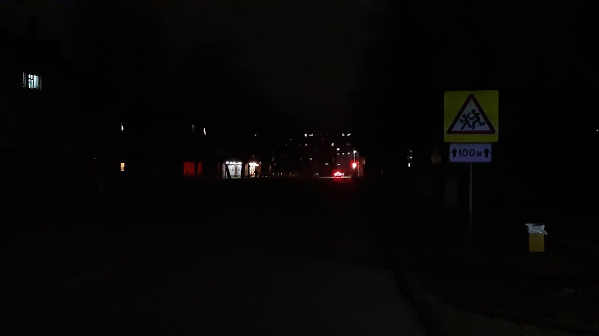 Тьма кромешная в городе #Ярцево. Уличное освещение дрянь. Это вам и комфортная среда, и безопасность дорожного  движения, и просто личная безопасность граждан. На фото - центр города, улица Горького.