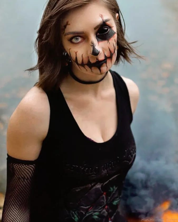 owlliecat's tweet photo. Back on Twitter after.... 3 years? Lol well here's some late Halloween photos. 🙃🎃 https://t.co/mKFdTipsQf