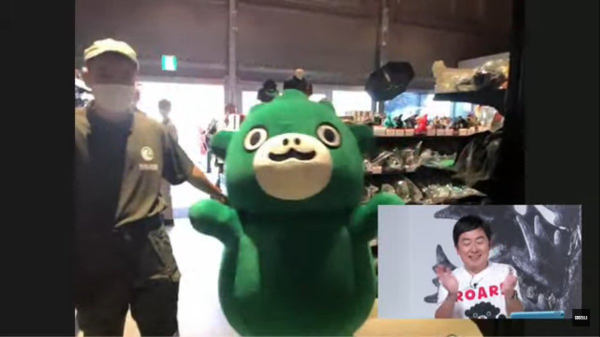 geekshy's tweet photo. Virtual Tour #GodzillaFes di Jepang dalam rangka #GodzillaDay 67 tahun

Kepengen itu kaosnya Godzilla-Chibi terus ada Whiskey-nya lah dari tahun 1992 https://t.co/bMBBCYygYj