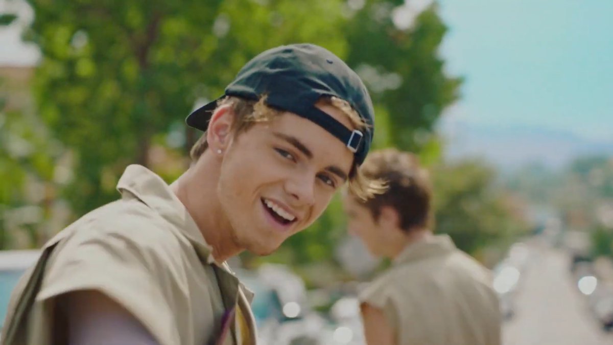 archbesson's tweet photo. LOVE BACK MUSIC VIDEO. OUT NOW. https://t.co/hwhArgGagC