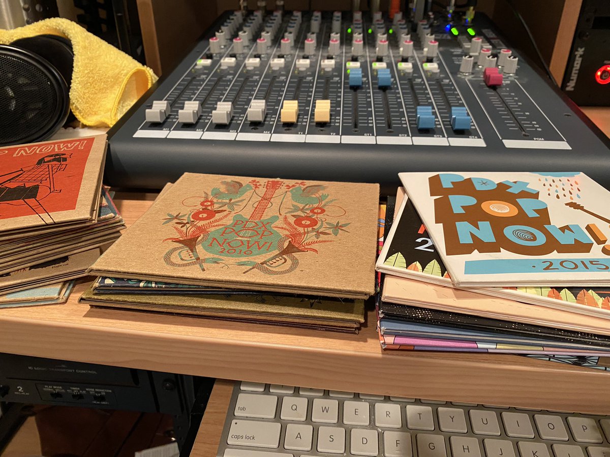backtotheeegg's tweet photo. I’m right now recording a 4-hour @pdxpopnow special to keep you company through this Sunday's time change (fall back). Tune in to @KBOO to hear it, midnight to 3am on 90.7 FM. #pdxradio #pdxmusic #pdxpopnow https://t.co/Pym26FJMTW