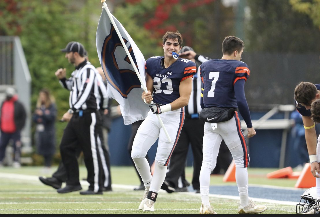 Vinny_Santelia's tweet photo. End of an era.. #Thosewhobleedwithmearemybrother #leaguechamps #winningchapter https://t.co/3SPzYMalyY