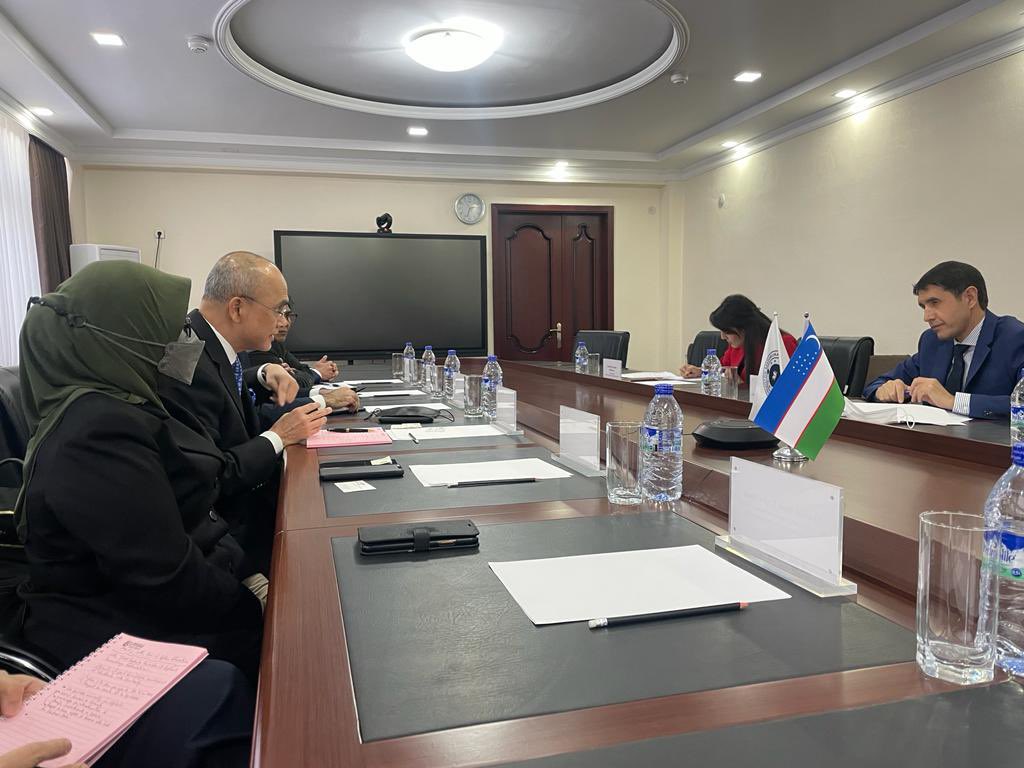 MohdShukriYajid's tweet photo. Thanks for a warm reception by First Deputy Minister Komiljon Karimov, Ministry of Higher and Secondary Specialized Education of The Republic of Uzbekistan. Fruitful discussion on partnership for academic &amp; mobility opportunities @MSUmalaysia @MSUcollege 

https://t.co/p0fqankhzQ https://t.co/79KyB24PTG