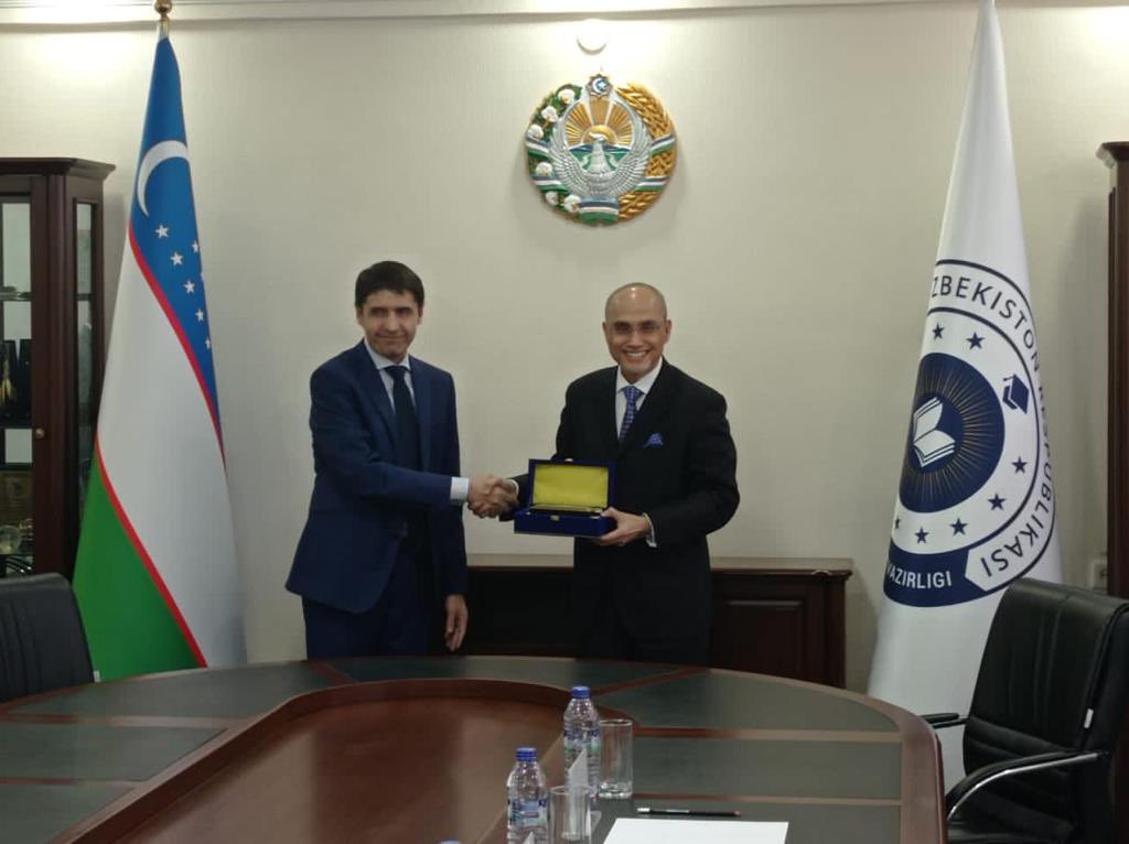 MohdShukriYajid's tweet photo. Thanks for a warm reception by First Deputy Minister Komiljon Karimov, Ministry of Higher and Secondary Specialized Education of The Republic of Uzbekistan. Fruitful discussion on partnership for academic &amp; mobility opportunities @MSUmalaysia @MSUcollege 

https://t.co/p0fqankhzQ https://t.co/79KyB24PTG