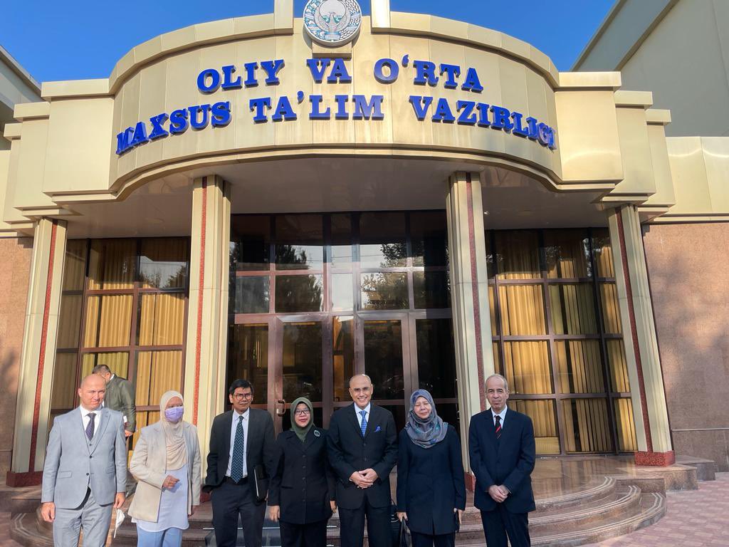 MohdShukriYajid's tweet photo. Thanks for a warm reception by First Deputy Minister Komiljon Karimov, Ministry of Higher and Secondary Specialized Education of The Republic of Uzbekistan. Fruitful discussion on partnership for academic &amp; mobility opportunities @MSUmalaysia @MSUcollege 

https://t.co/p0fqankhzQ https://t.co/79KyB24PTG