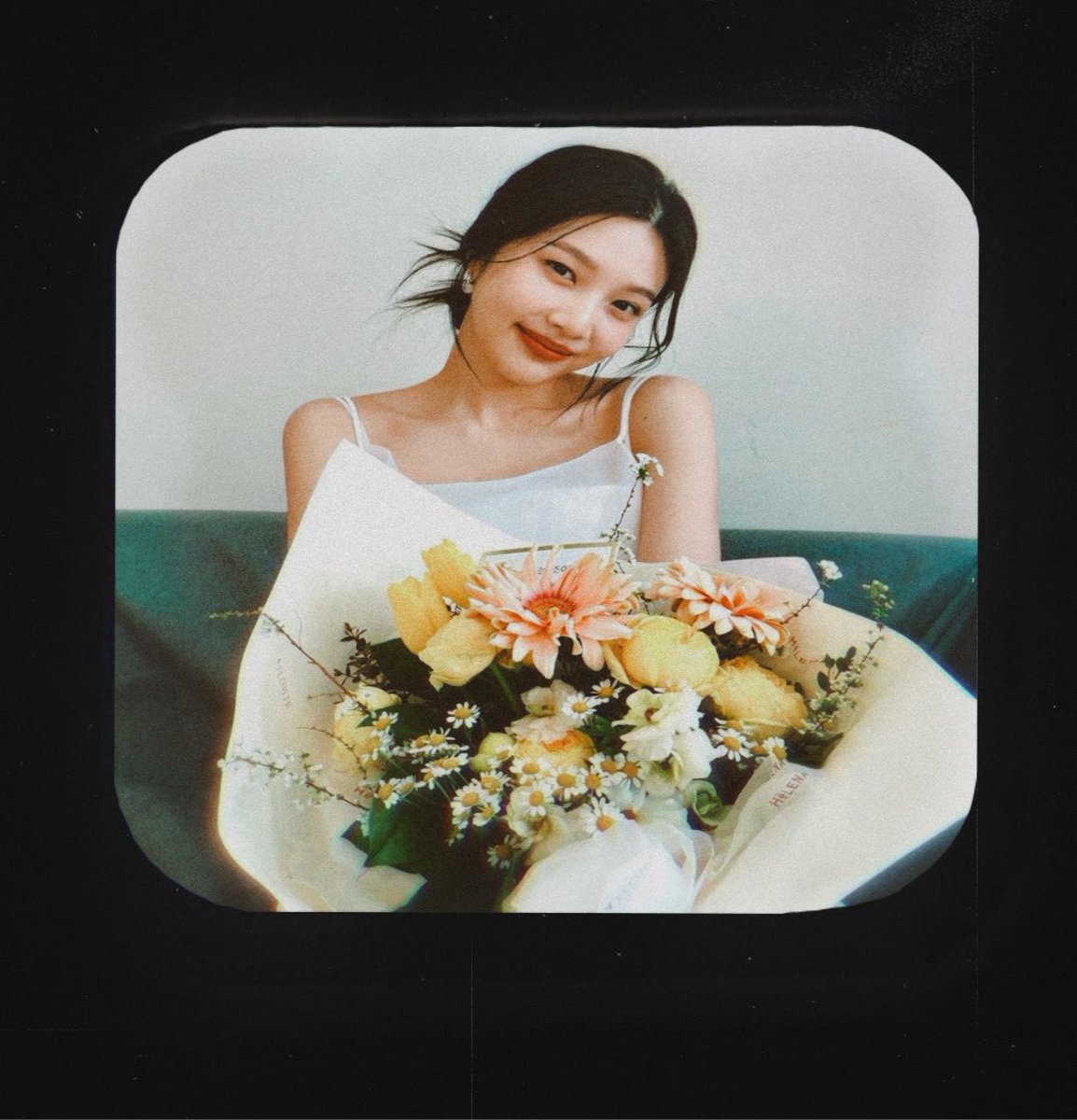 dailyoonjoy's tweet photo. 💐 https://t.co/FMeEUTqFD9