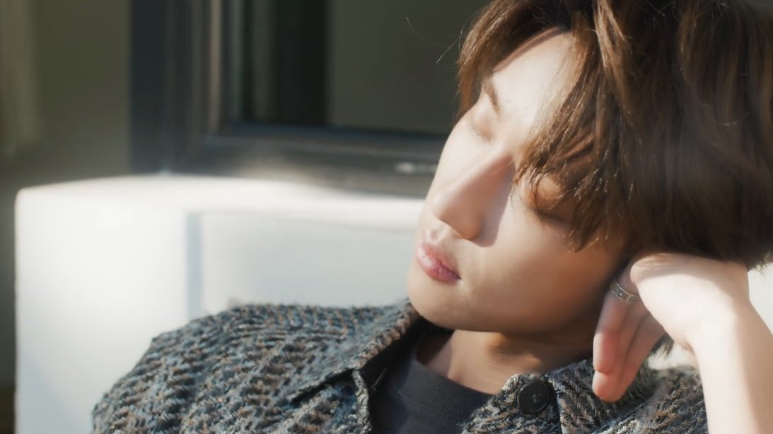 haovenue's tweet photo. the vibe screams minghao all over, it suits him so well #디에잇 https://t.co/hJTjhkJMKB