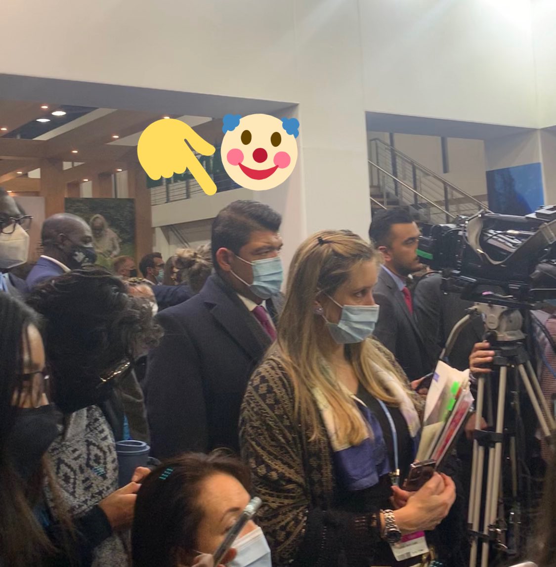 CathyJuvinao's tweet photo. Aquí tienen al presidente del Congreso, @Juandiegogj: fue quien ayudó a hundir el #AcuerdoDeEscazú, pero de premio lo mandan a #COP26 a posar de ambientalista hipócrita junto a @IvanDuque. Cínicos tratando a los colombianos como estúpidos. Ya los veremos en las urnas en 2022. https://t.co/Vtkc98m2rR