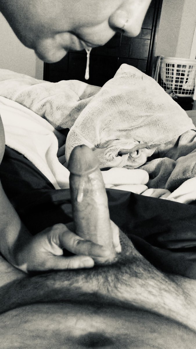 TheMilf_Lexi22's tweet photo. Caught my hubby looking at my page. Couldn’t resist his hard cock 💦 #hotwife #milf #latina #naturaltits #wet #slutforhim https://t.co/tiJATIcboL