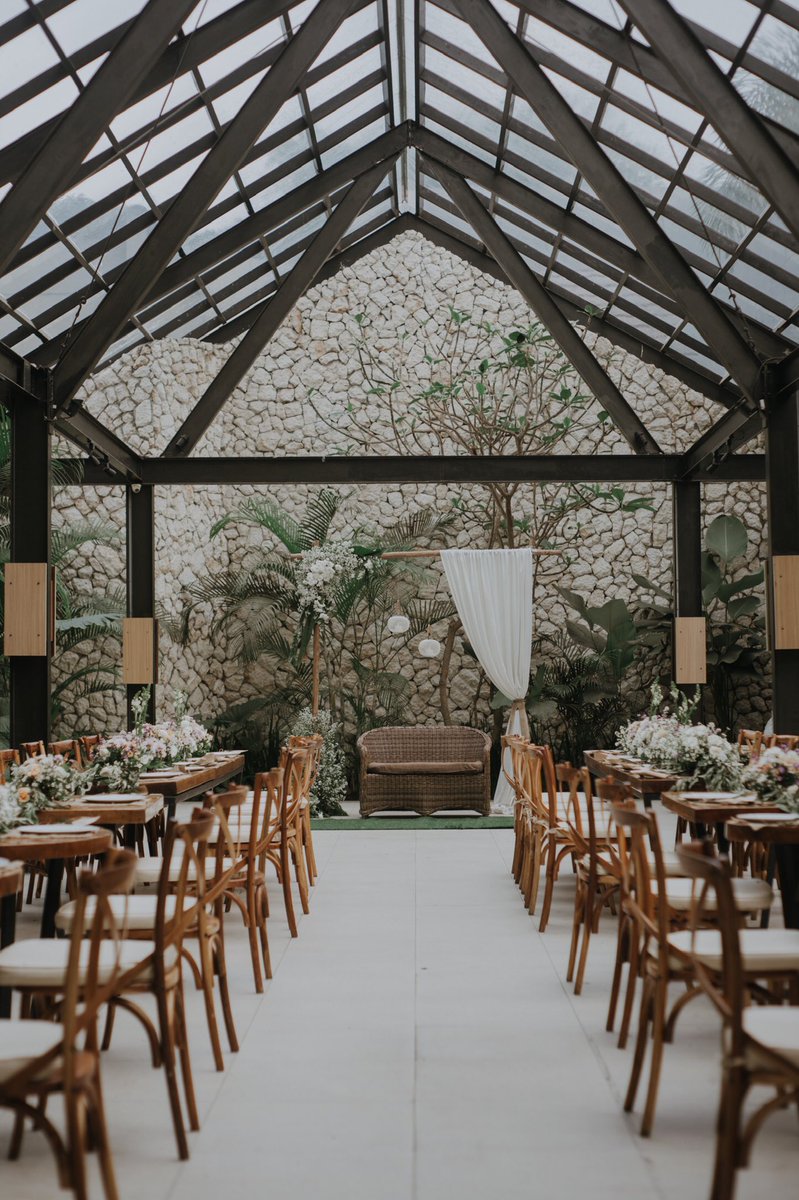 anggitawidasari's tweet photo. @ryanffebrianto Ikut sharing intimate weddingku. Fine dinning ala ala. Budget kurleb 20jt (incl fotografer, decor, buffet). Tamu yg diundang 50 org. Semua tamu happy karena ga desak2an👍🏻😁 https://t.co/fYpqGuPtA0