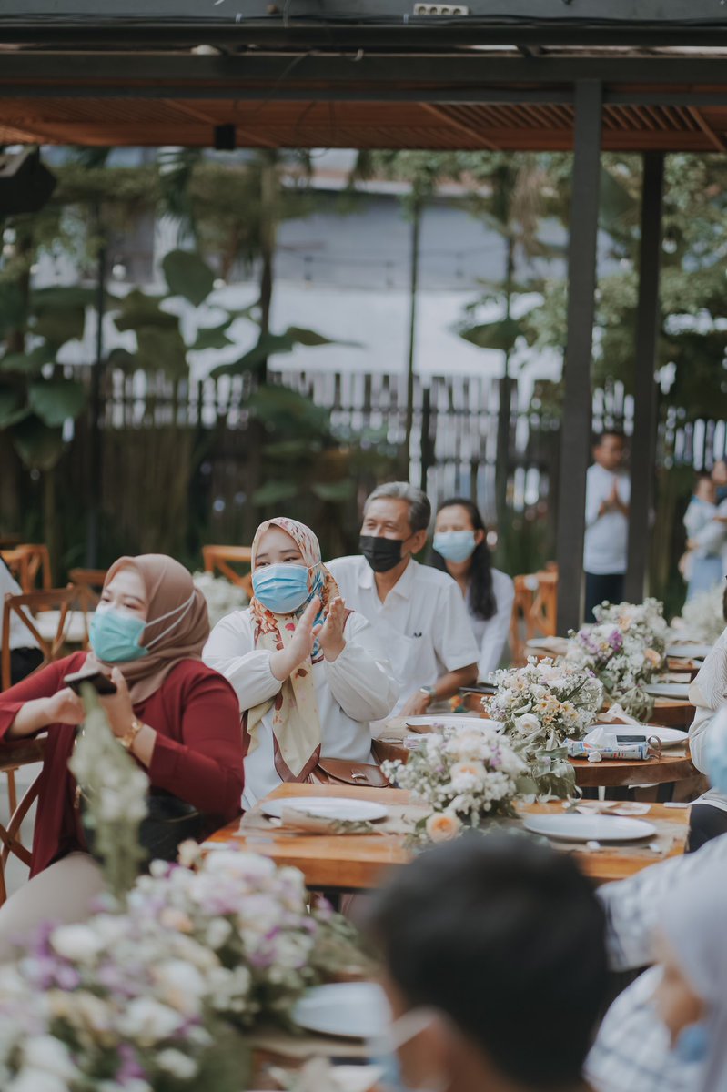 anggitawidasari's tweet photo. @ryanffebrianto Ikut sharing intimate weddingku. Fine dinning ala ala. Budget kurleb 20jt (incl fotografer, decor, buffet). Tamu yg diundang 50 org. Semua tamu happy karena ga desak2an👍🏻😁 https://t.co/fYpqGuPtA0