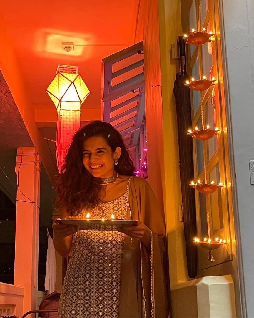GoaTimesTOI's tweet photo. #Diwali2021 - Celebs gear up for #Diwali 💫
.
.
.
#himanshkohli #himanshkohli❤ #himansh #mithilapalkar #mithilapalkarfc #mithila #arjunbijlani #arjunbijlanilovers #arjunbijlani❤️ #barkhasengupta #barkhabisht #barkha #nehhapendse #nehhapendse_fanbase #nehha #diwali2021 #celebrity https://t.co/wXnNsEbdJ1