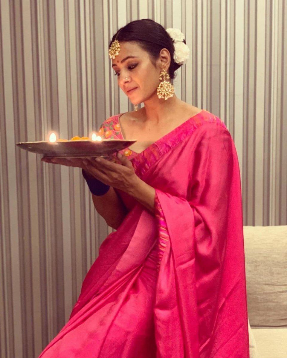 GoaTimesTOI's tweet photo. #Diwali2021 - Celebs gear up for #Diwali 💫
.
.
.
#himanshkohli #himanshkohli❤ #himansh #mithilapalkar #mithilapalkarfc #mithila #arjunbijlani #arjunbijlanilovers #arjunbijlani❤️ #barkhasengupta #barkhabisht #barkha #nehhapendse #nehhapendse_fanbase #nehha #diwali2021 #celebrity https://t.co/wXnNsEbdJ1