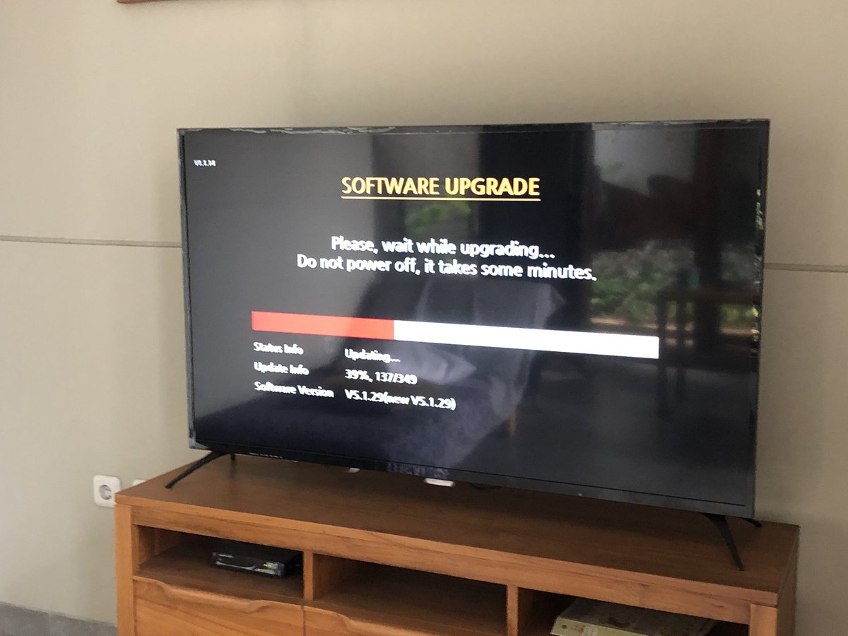 bethsy19's tweet photo. @FirstMediaCares hey!!! MAU SAMPAI KAPAN!!!! SOFTWARE UPGRADE LEBIH DARI 10 JAM! CUSTOMER DIRUGIKAN! REFUND UANG CUSTOMER DI TAGIHAN BULAN DEPAN!!!!!! https://t.co/RrMtyT2jme
