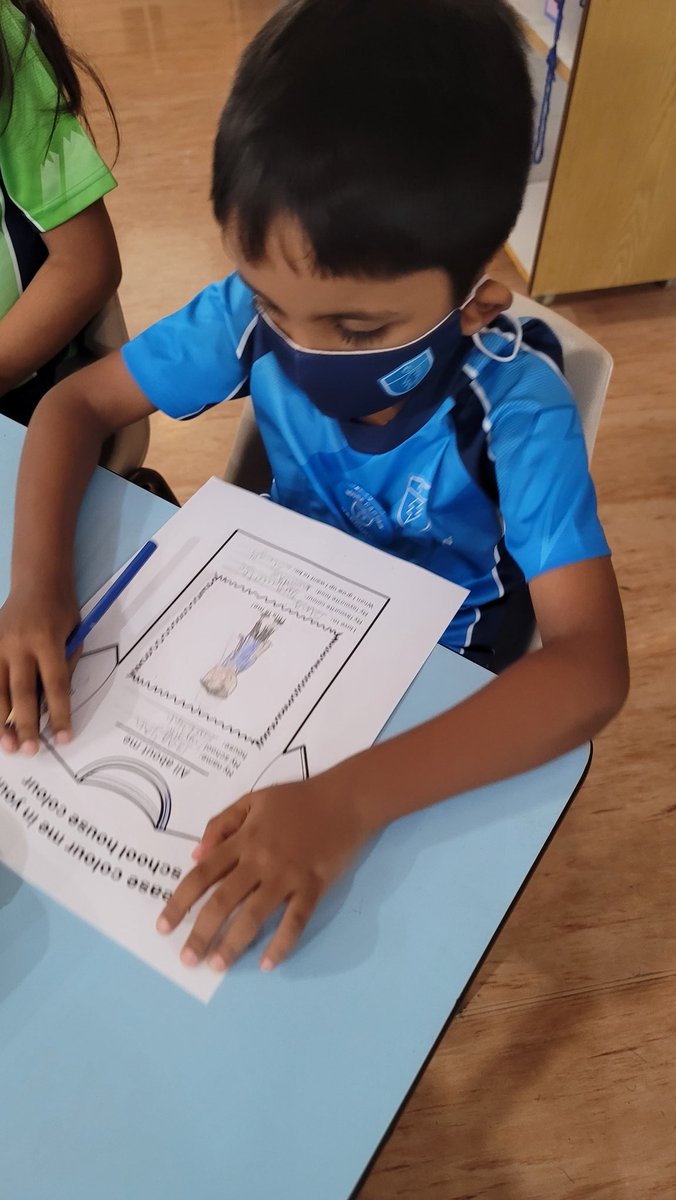 infants_TTS's tweet photo. House Day fun continues in the classrooms with children making connections with other team mates by designing and publishing their own 'All About Me' t-shirts, or making a named paper chain with all of their House mates 'linked' together throughout the morning. https://t.co/NqZplRq3Q4