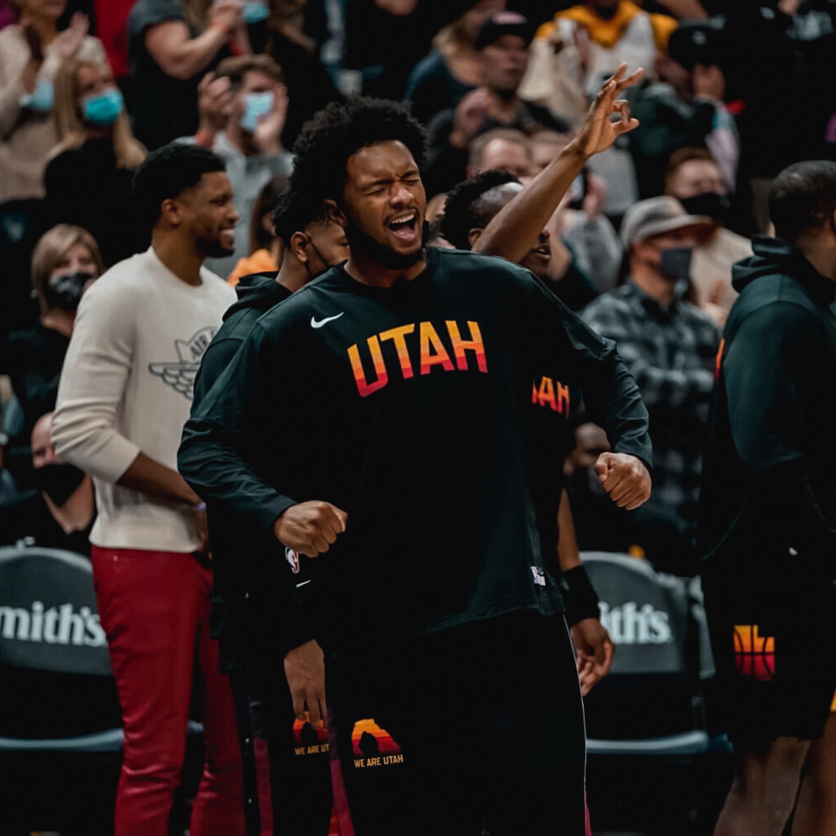utahjazz's tweet photo. 6-1 feeling 😄

#TakeNote https://t.co/bKTHqQyNpC