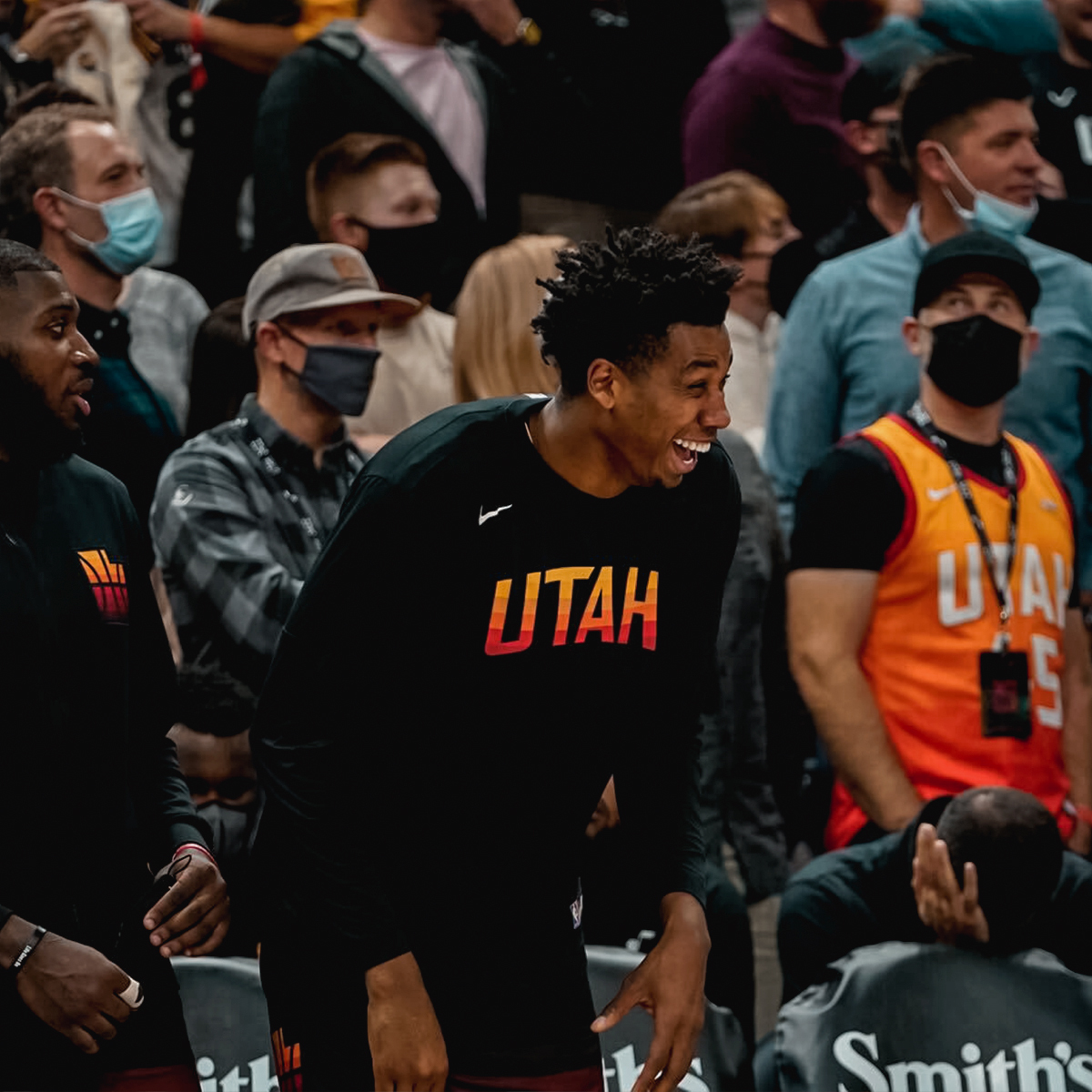 utahjazz's tweet photo. 6-1 feeling 😄

#TakeNote https://t.co/bKTHqQyNpC